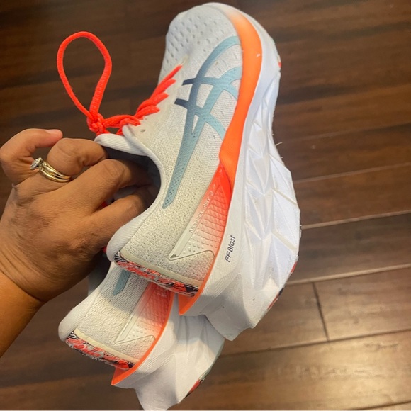 Asics Novablast 2 Womens 9 Shoes White Running Sneaker Gym Athletic 1012B152 - Picture 9 of 13